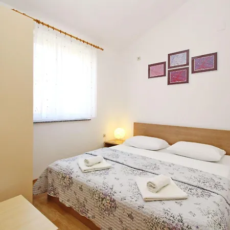 In Mit Eigenem Balkon By Interhome