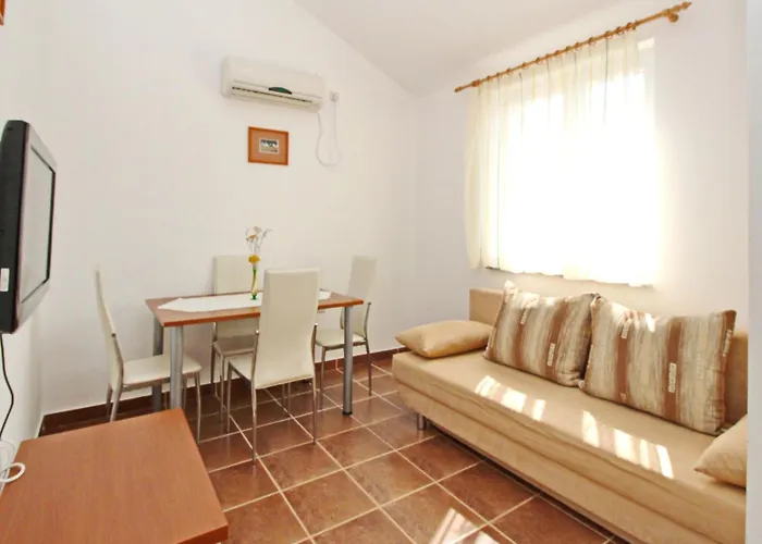 Apartamento In Mit Eigenem Balkon By Interhome