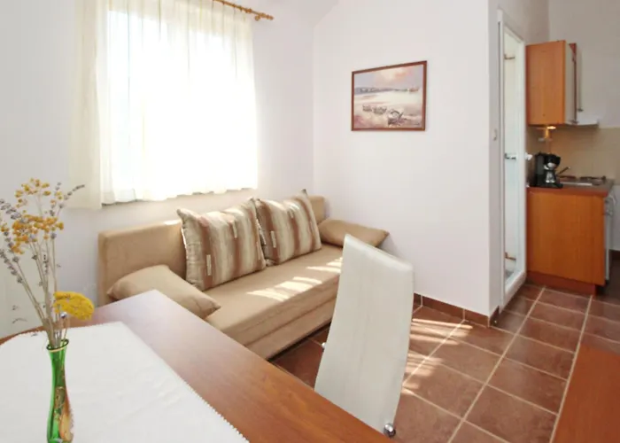 Apartamento In Mit Eigenem Balkon By Interhome *