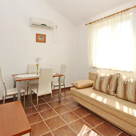 아파트 In Mit Eigenem Balkon By Interhome